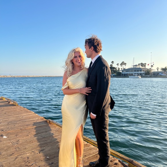 Runaway the Label Gia Asymmetrical Maxi Drew- Lemon - Picture 4 of 6